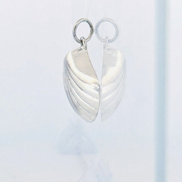 Vintage Sterling Silver 925 Hanging Ribbed Shell Pendant, Marked NF 925, 5.2g - Picture 5 of 9